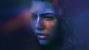 Zendaya llorando; póster de la serie Euphoria (2019)